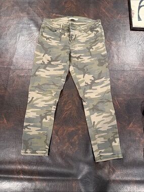 Levi's Olive Green Camo Skinny Jeans 711 Skinny